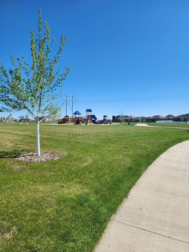 Building Photo - Twin Home for rent in West Fargo