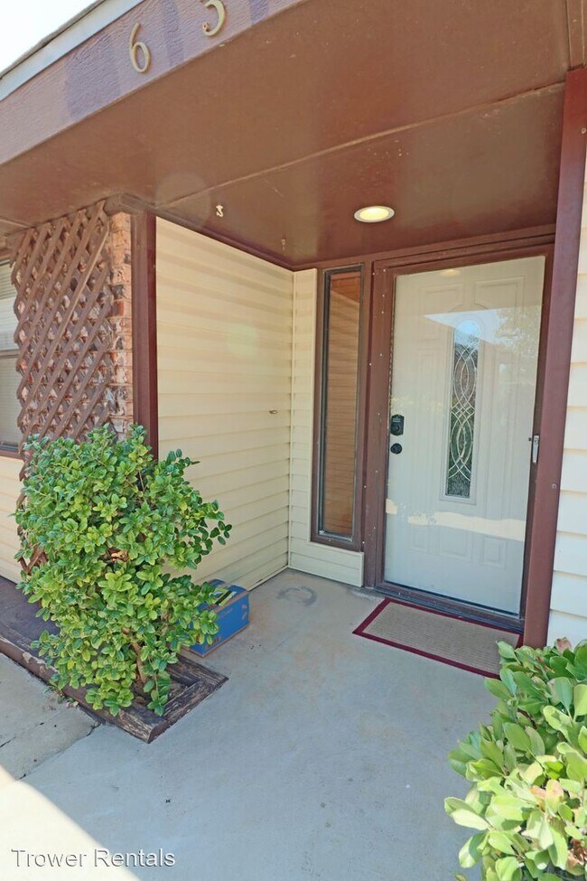 Building Photo - 3 br, 2 bath House - 6335 Christopher