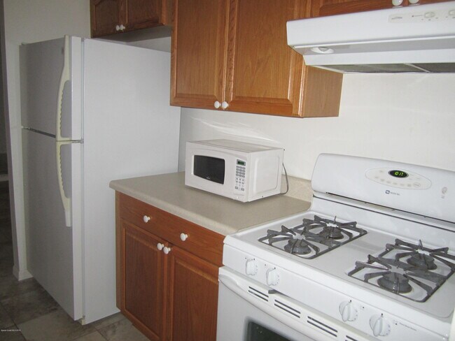 Building Photo - 48 Bogart Pl