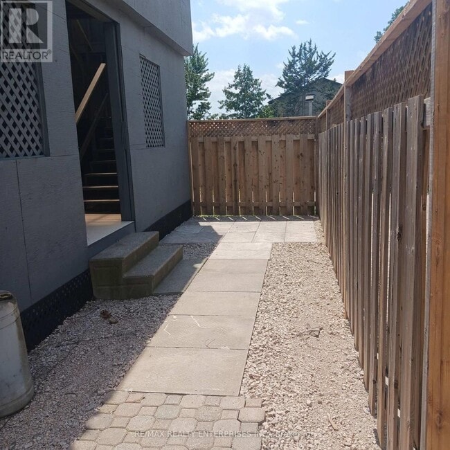 Building Photo - 12993 Steeles Ave