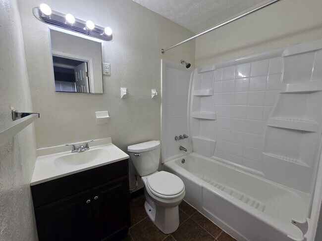 Foto del edificio - 475 W Grand Ave