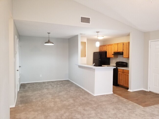 Foto del edificio - 9209-9209 Shadow Crest Dr