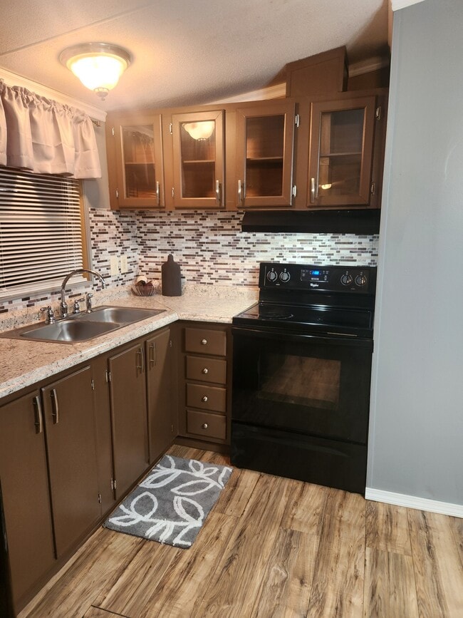 Foto del edificio - 7310 Pineview Dr