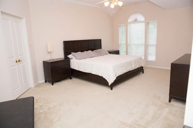 Building Photo - 1801 Dapplegrey Ln
