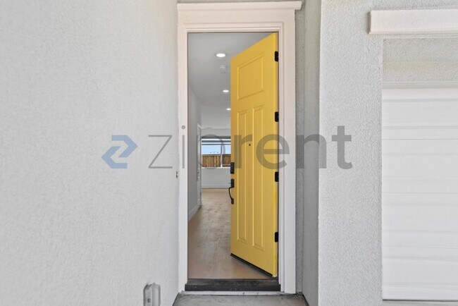 Building Photo - Unit