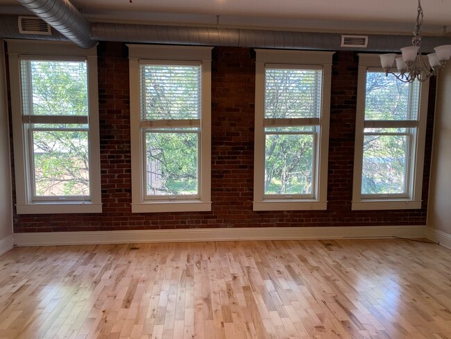 Building Photo - 93 E Market St