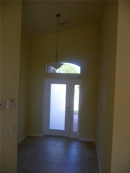 Building Photo - 515 Calamondin Way SW