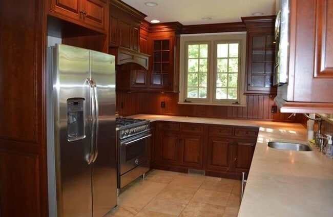 Building Photo - Large Updated 5 Bed / 3.5 Bath Home - Large Lot, Set Back from Street - Upper Dublin Twp