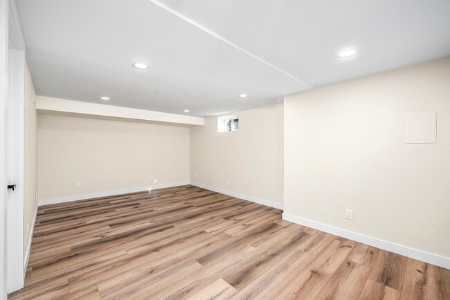 Building Photo - 2435 S Race St