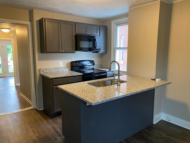 Building Photo - 550 S Main St Apt 1
