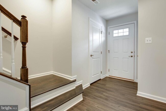 Building Photo - 7912 N Gladden Farm Way