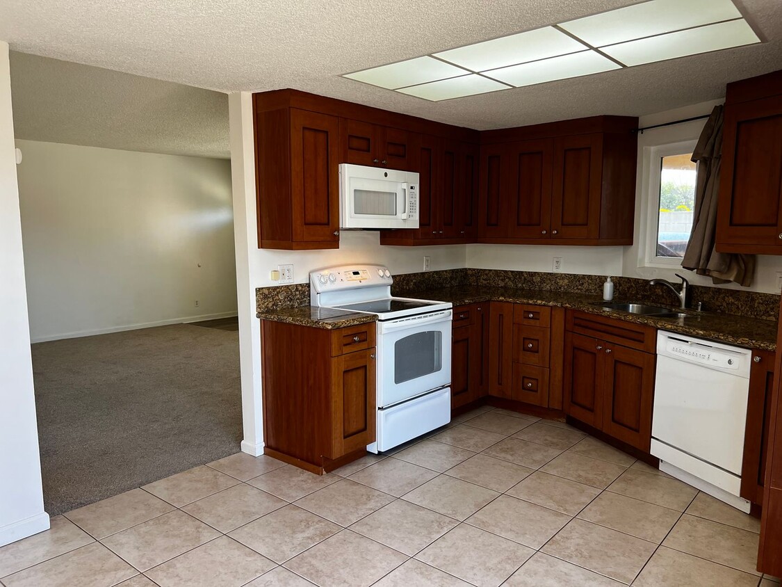 Primary Photo - 2 Bedroom 2 Bath Ground Level Apartment fo...