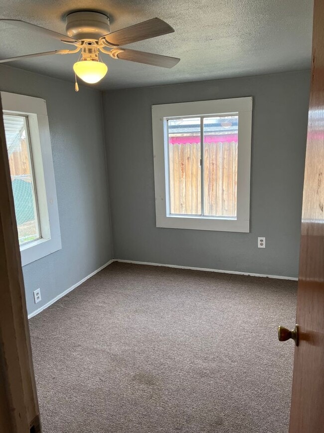 Foto del edificio - 2 bed 1 bath in Taft!