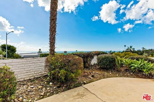 Building Photo - 1105 Tellem Dr