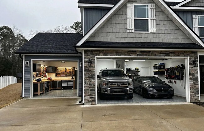 Building Photo - 213 Legacy Ln