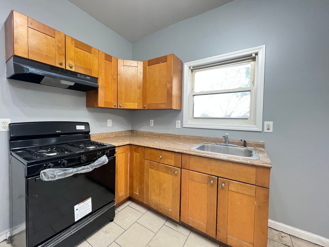 27 Bragaw Ave 3R - 28 Bragaw Ave