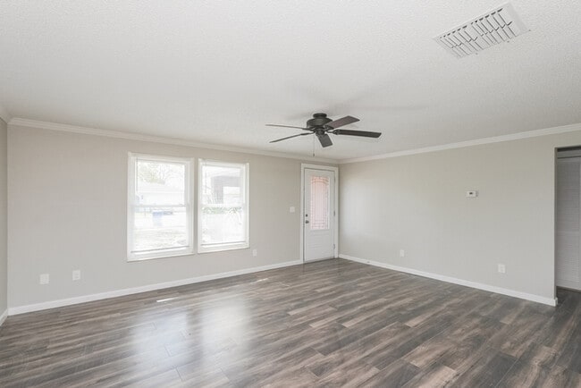 Building Photo - 7829 Glencoe Dr