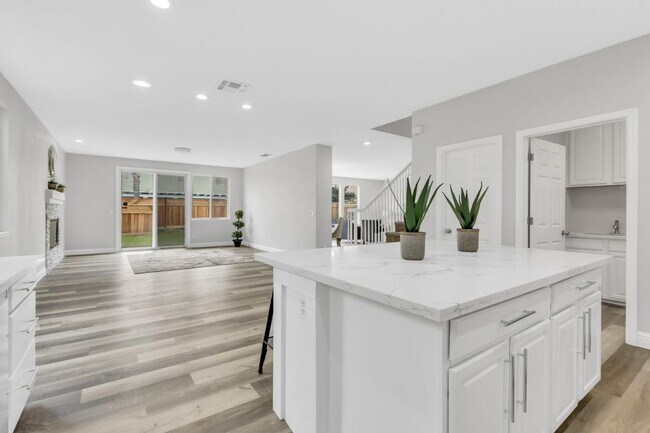 Foto del edificio - Gorgeous East Elk Grove Home