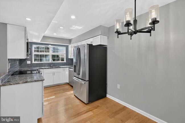 Building Photo - 7742 New Providence Dr