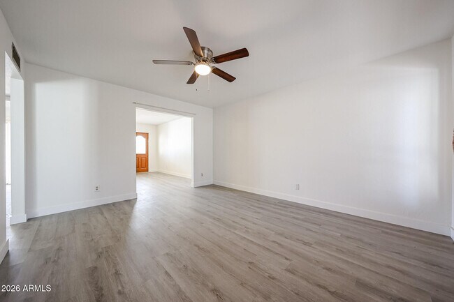 Foto del edificio - 2260 W Fremont Dr