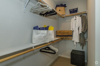 2BR, 2BA 1,090SF - Inova