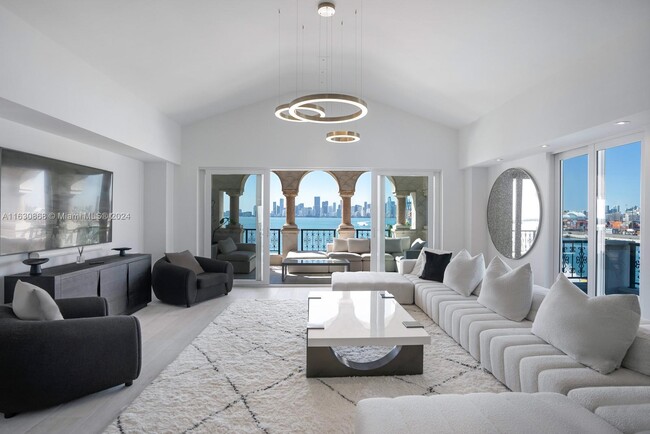 Foto del edificio - 5365 Fisher Island Dr