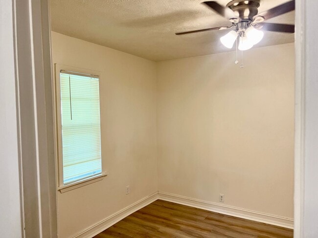Building Photo - 1 Bed/1 Bath for Rent Near Downtown Brandon!