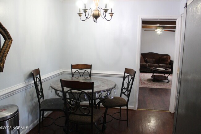 Building Photo - 204 N Country Club Rd