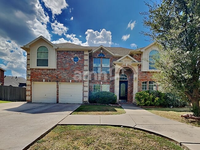 Building Photo - 114 Pinedale Dr