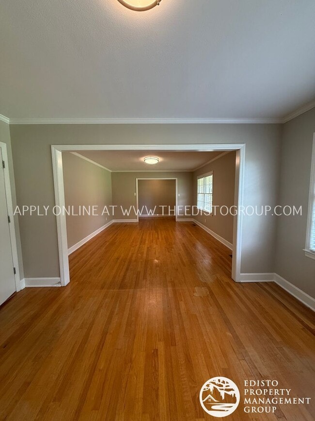 Building Photo - Charming Country Living with Modern Comforts