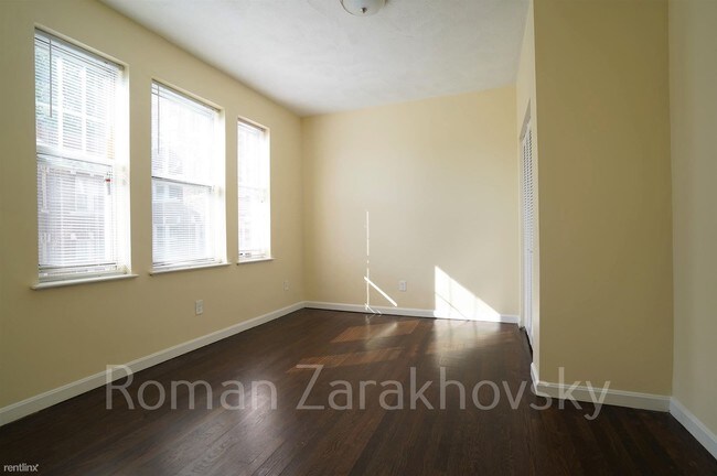 Building Photo - 3 br, 1 bath  - 11 Lorraine Ter # 3RZ