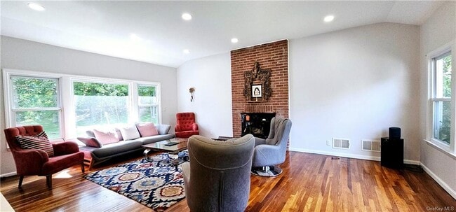 Building Photo - 171 Cedar Dr E