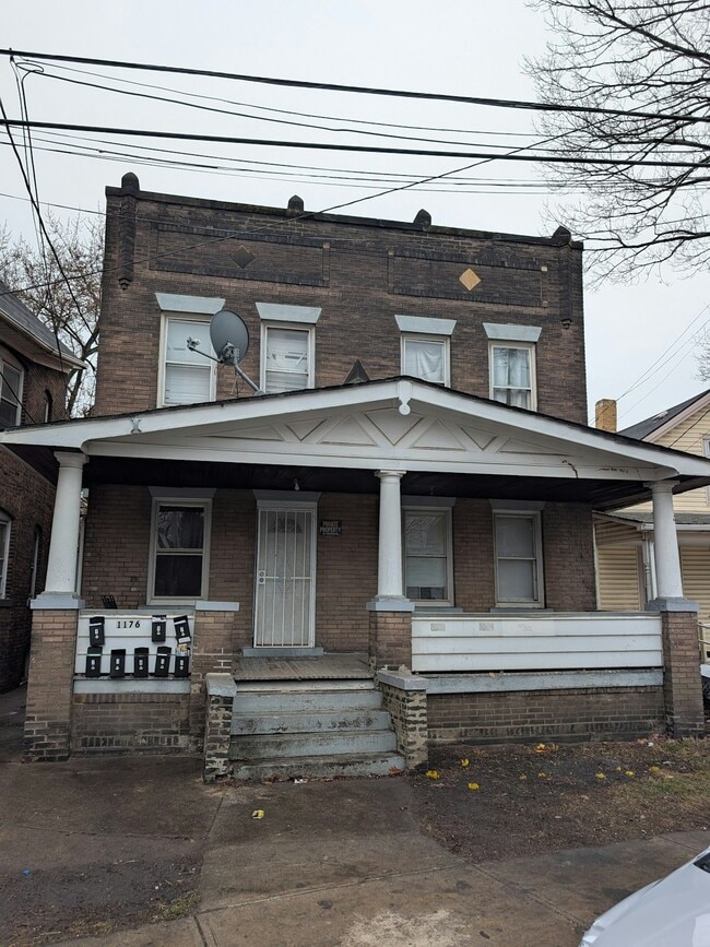 Building Photo - 1176 E 61st St