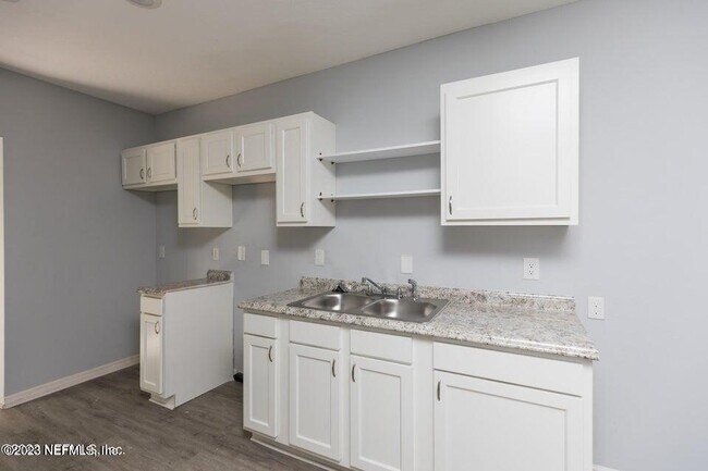 Building Photo - 1420 W 33rd St