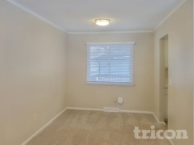 Building Photo - 13101 Thomas Ave