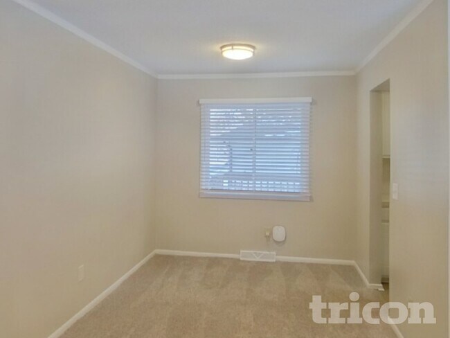 Foto del edificio - 13101 Thomas Ave