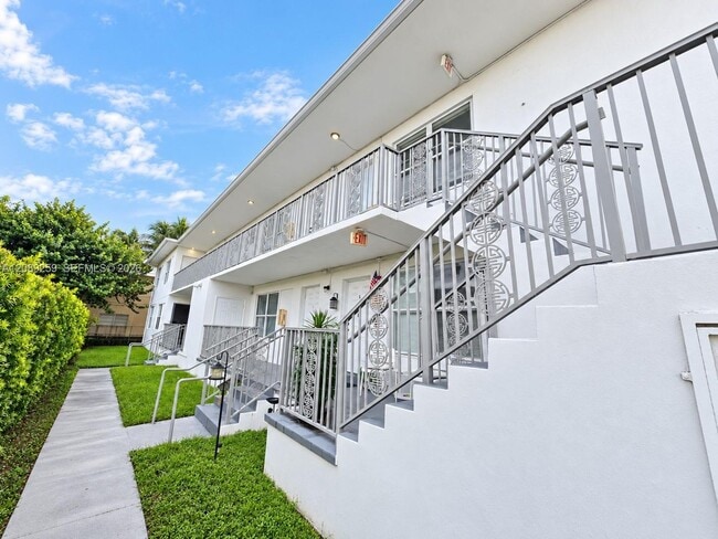 Building Photo - 926 79th Terrace
