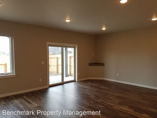 Building Photo - 2 br, 2.5 bath House - 920 Cassandra Lane ...