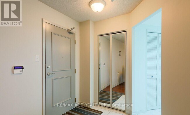 Photo du bâtiment - 1-581 Greystone Walk Dr