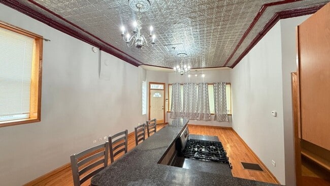 Building Photo - 1086 N Marshfield Ave