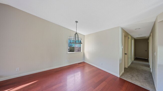 Foto del edificio - 3 Bed 2 Bath - Centrally Located - NAS Whidbey