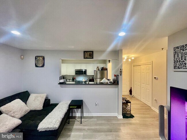 Foto del edificio - 5565 Seminary Rd