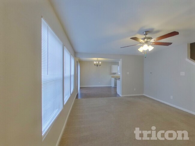 Foto del edificio - 923 Littleton Dr