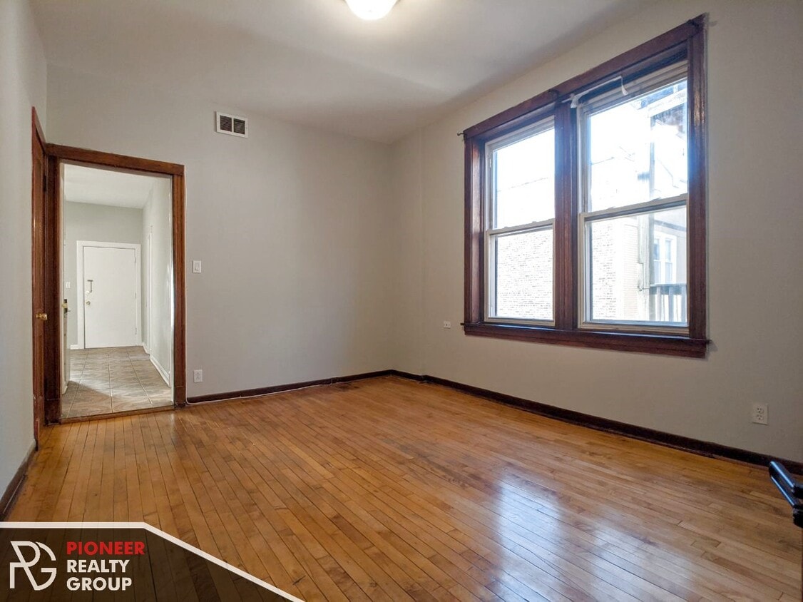 Primary Photo - 1422 N Maplewood Ave