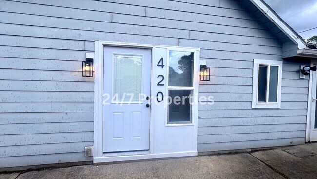 Building Photo - Estacada Home - 3BD I 1BA