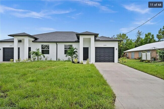 Building Photo - Charming 3-Bedroom Townhome in Lehigh Acres!