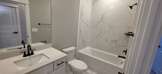 Foto del edificio - 15153 Serene Shrs Lp