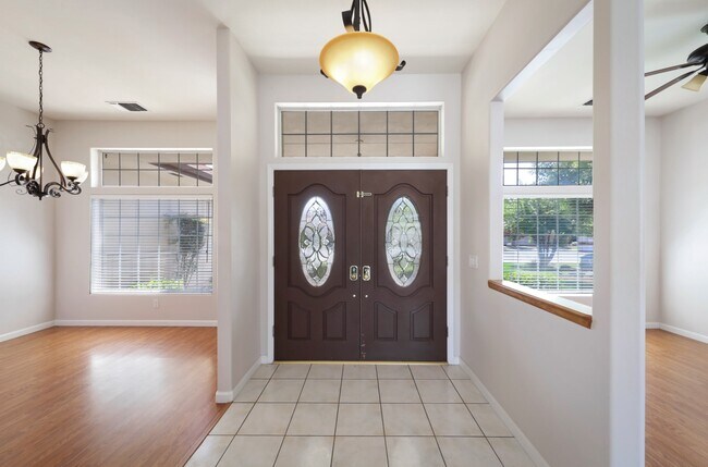 Foto del edificio - 4709 Laurel Springs Dr