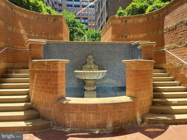 Building Photo - 616 E St NW