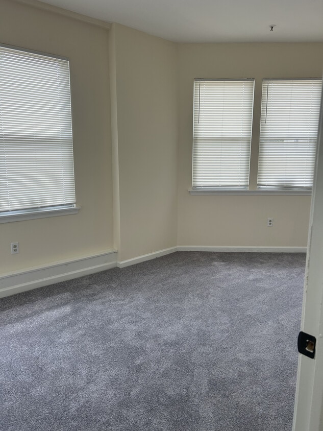 Building Photo - Courtyard Apartments